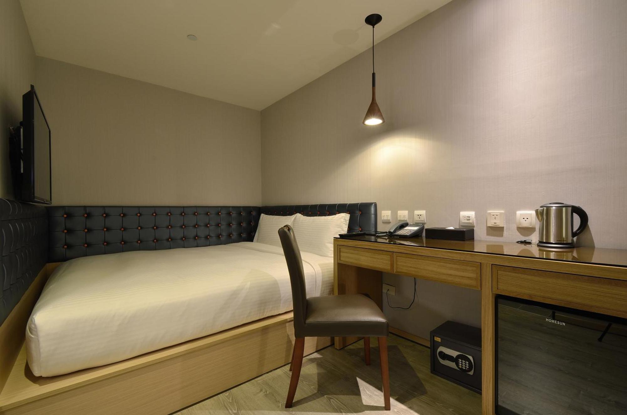สเตย์ โฮเต็ล Hotel ไถจง ภายนอก รูปภาพ