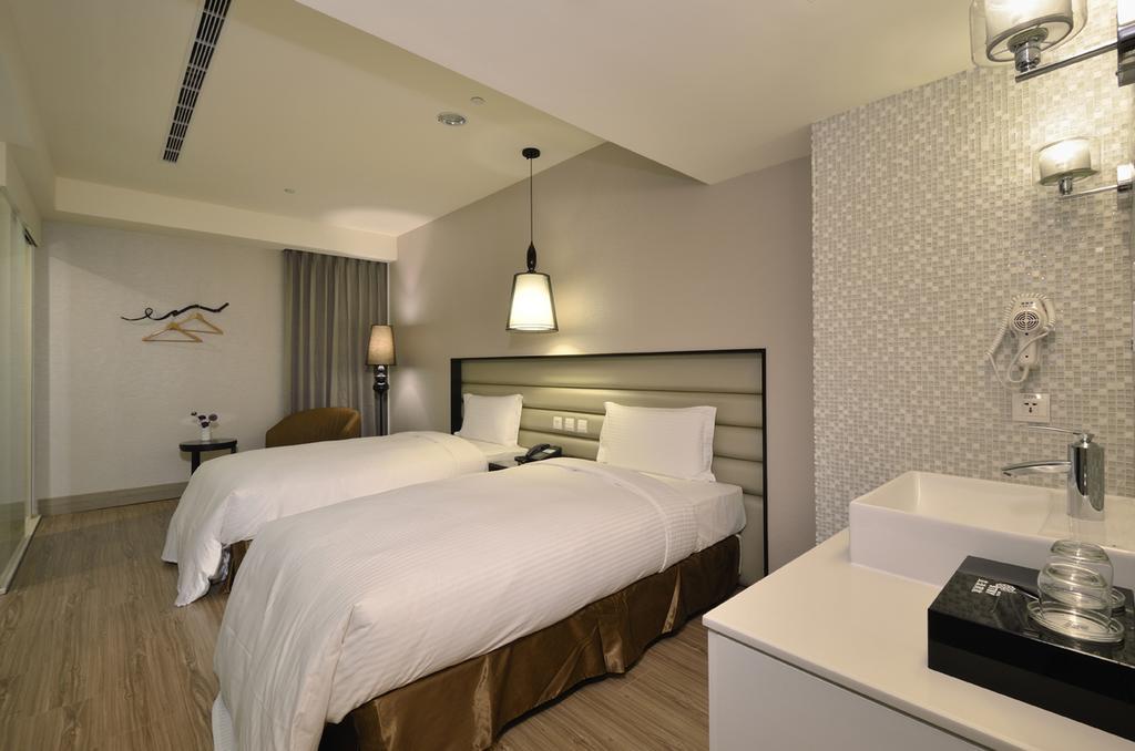 สเตย์ โฮเต็ล Hotel ไถจง ภายนอก รูปภาพ
